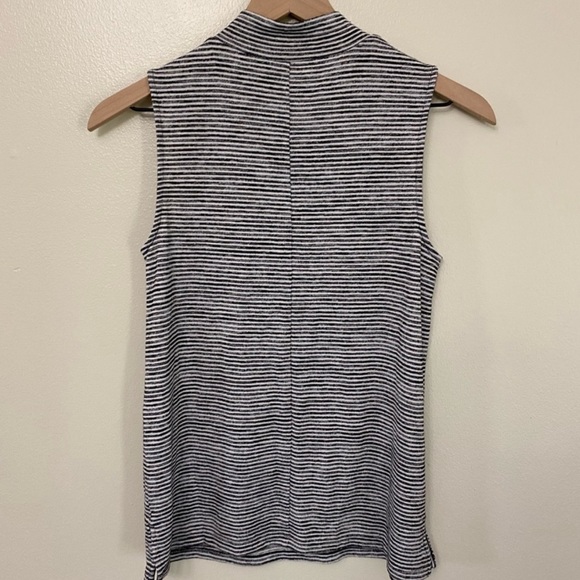 Banana Republic LexuSpun Mock-Neck Tank - Picture 3 of 3